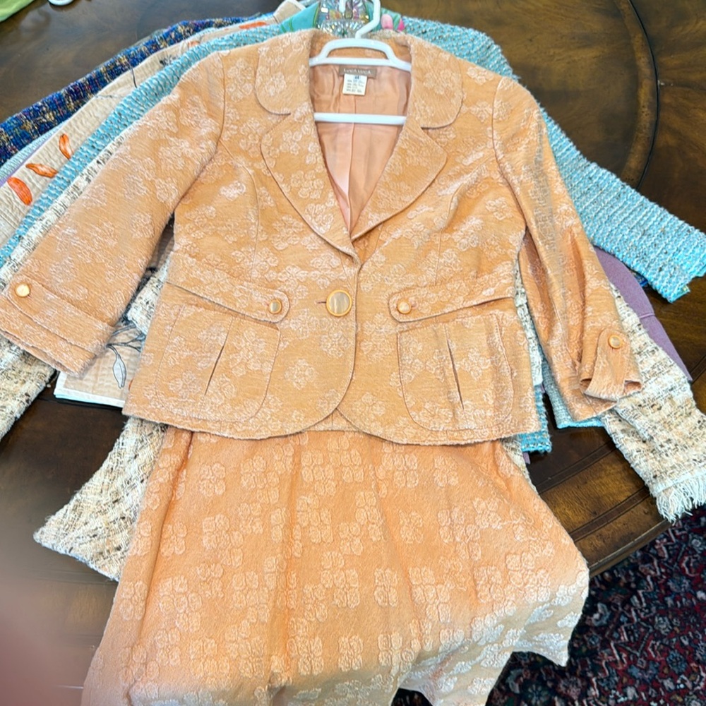- Luca Luca suit jacket and skirt in peach (44)